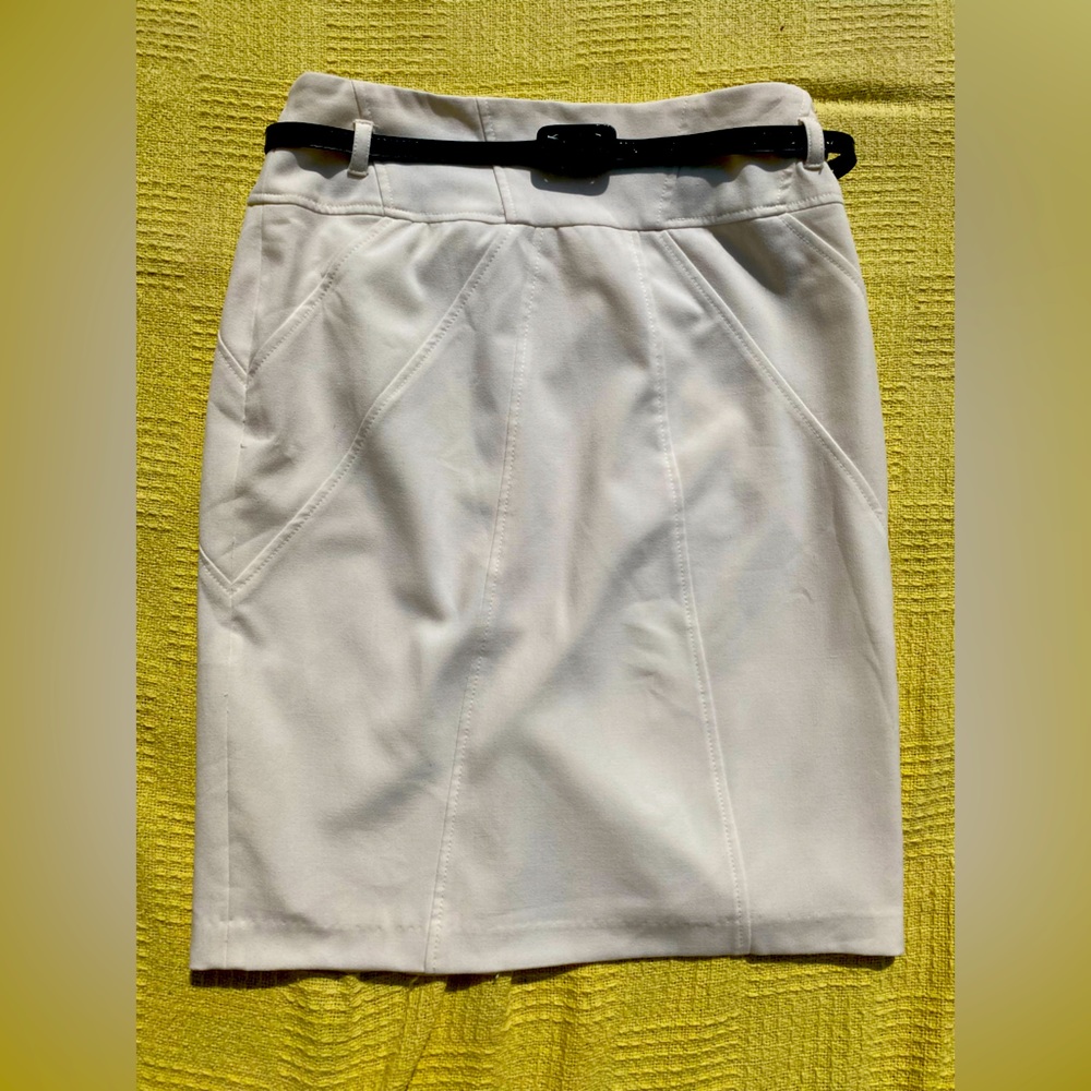 Mario Serrano Women’s Size 6 White Lined Skirt with Black Belt